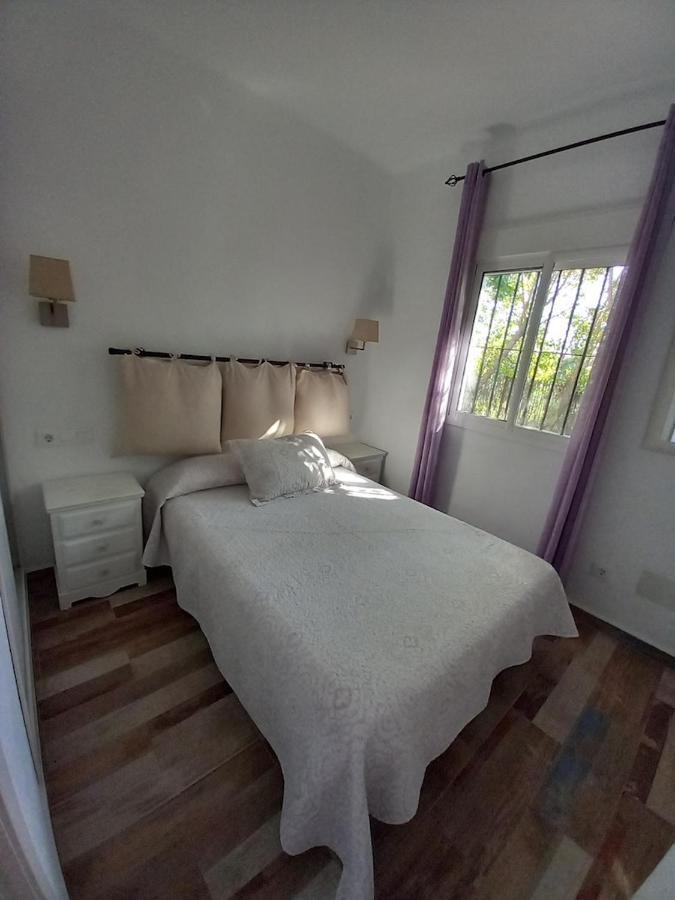 Apartamentos Cala Isabel Zahora Bagian luar foto