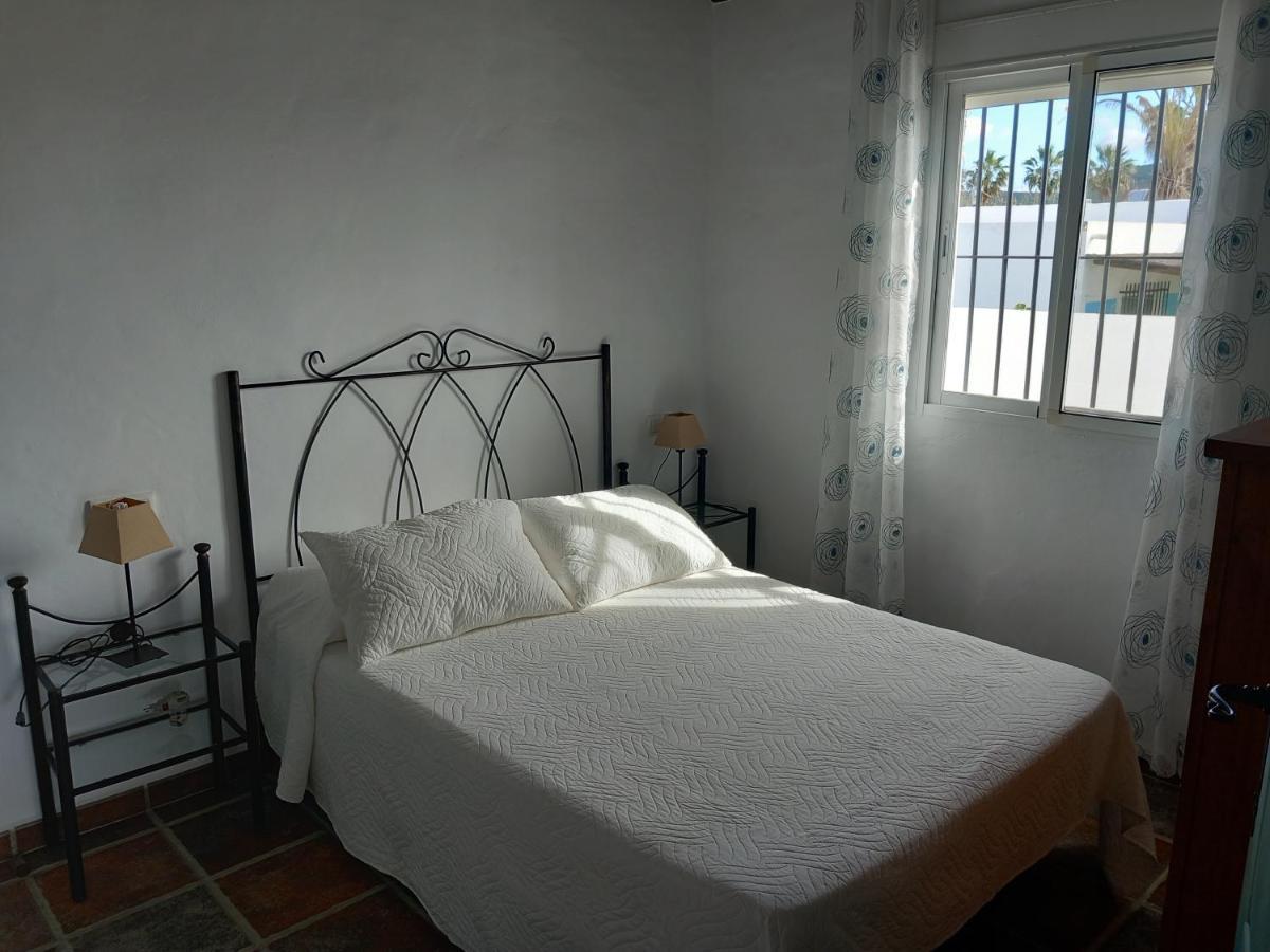 Apartamentos Cala Isabel Zahora Bagian luar foto